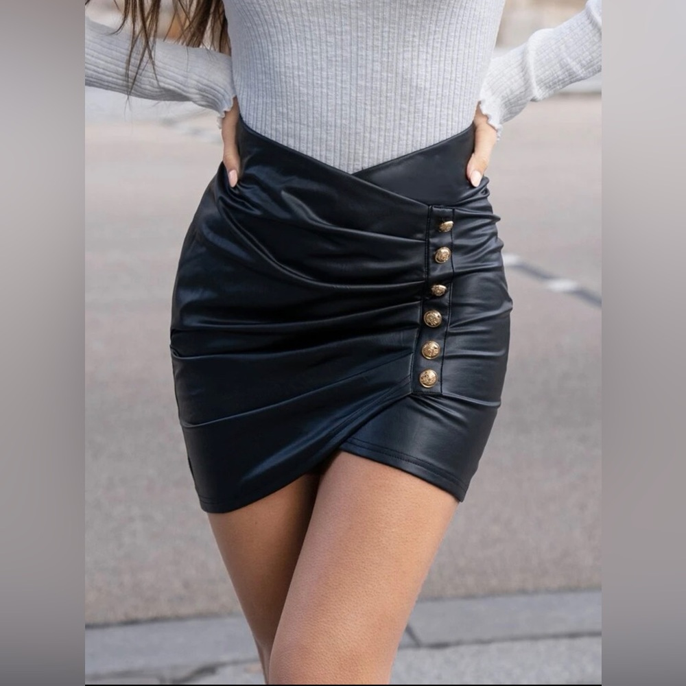 Button detail ruched Pu Leather skirt